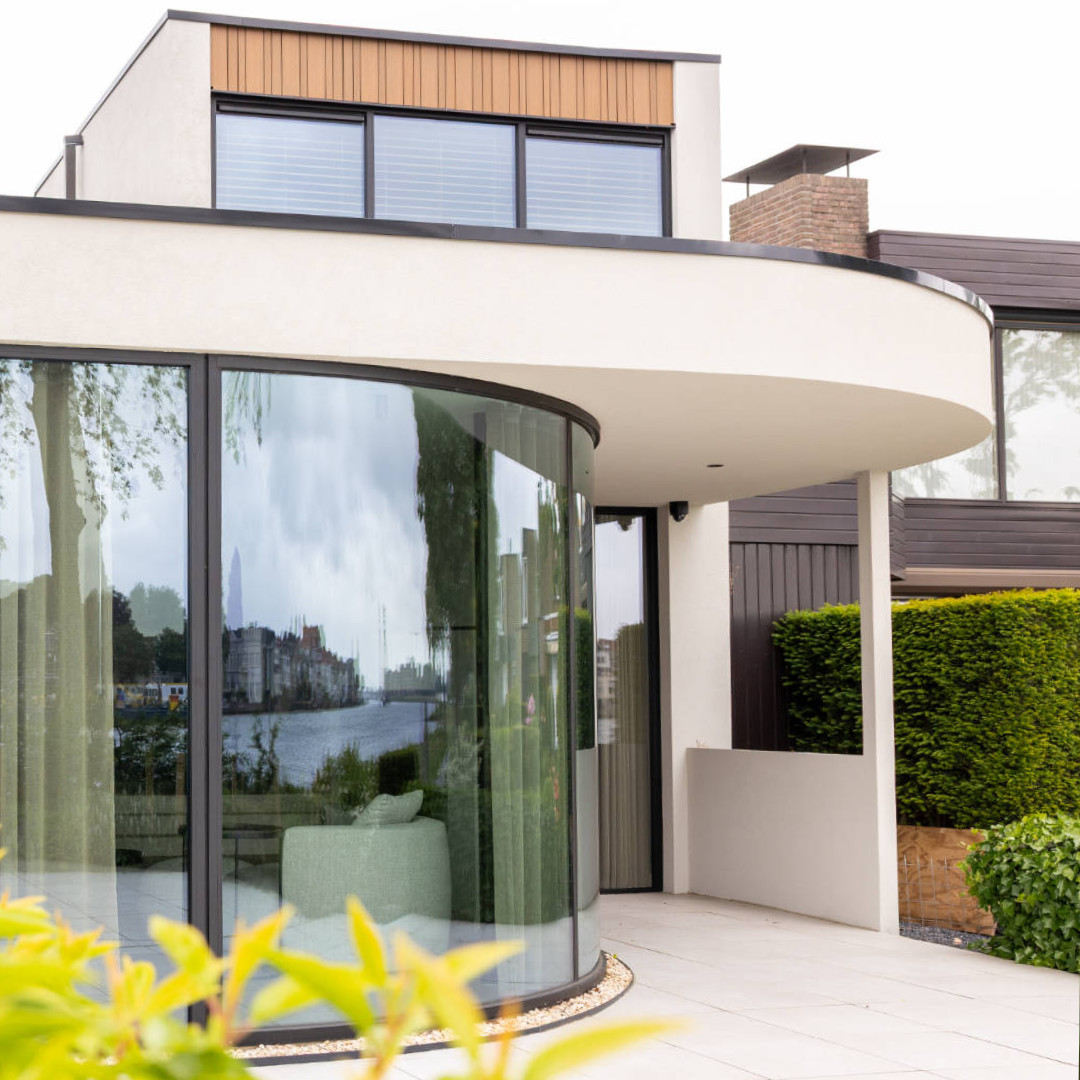 Villa Marsdiep buitenaanzicht gebogen glas vierkant