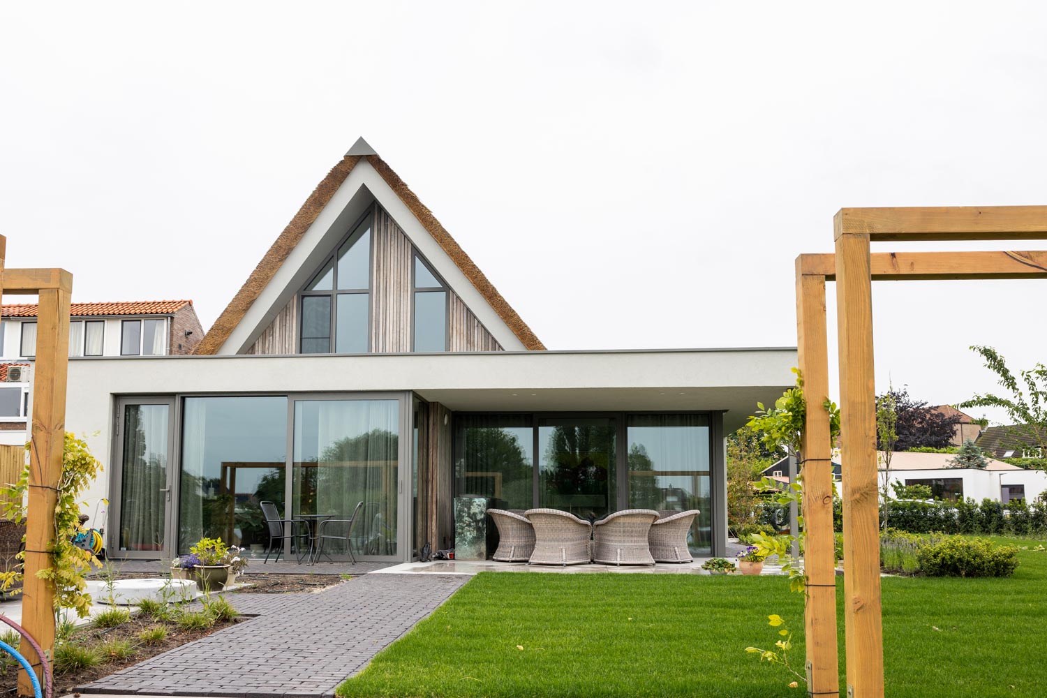 Waalvilla Heerjansdam vanuit tuin